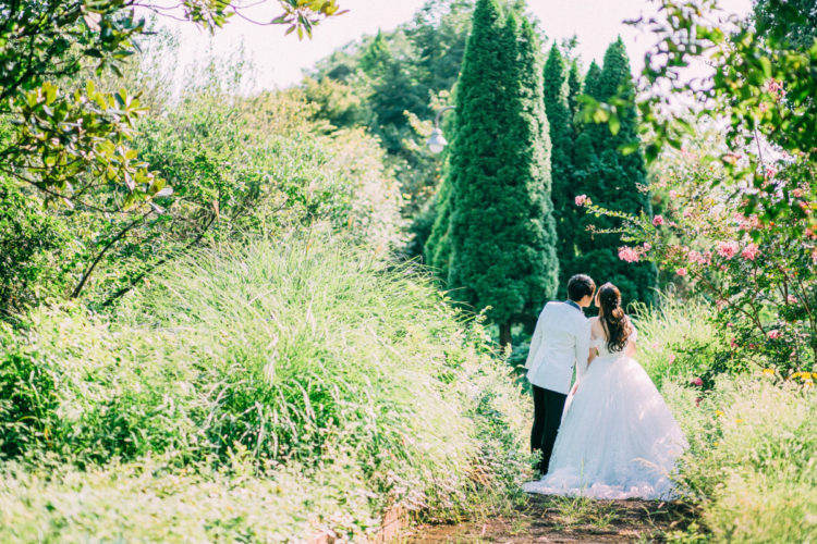 結婚式前撮り＊緑に囲まれて前撮りロケーション撮影|Studioクラシクス